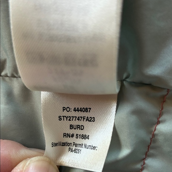 Women’s Bivy Hooded Vest - Picture 5 of 9